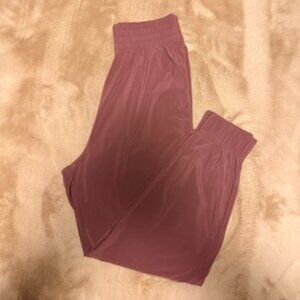 Vuori Villa Jogger in Hazelnut - XS